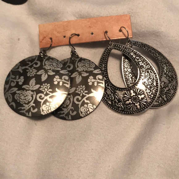 Earrings - Picture 1 of 1